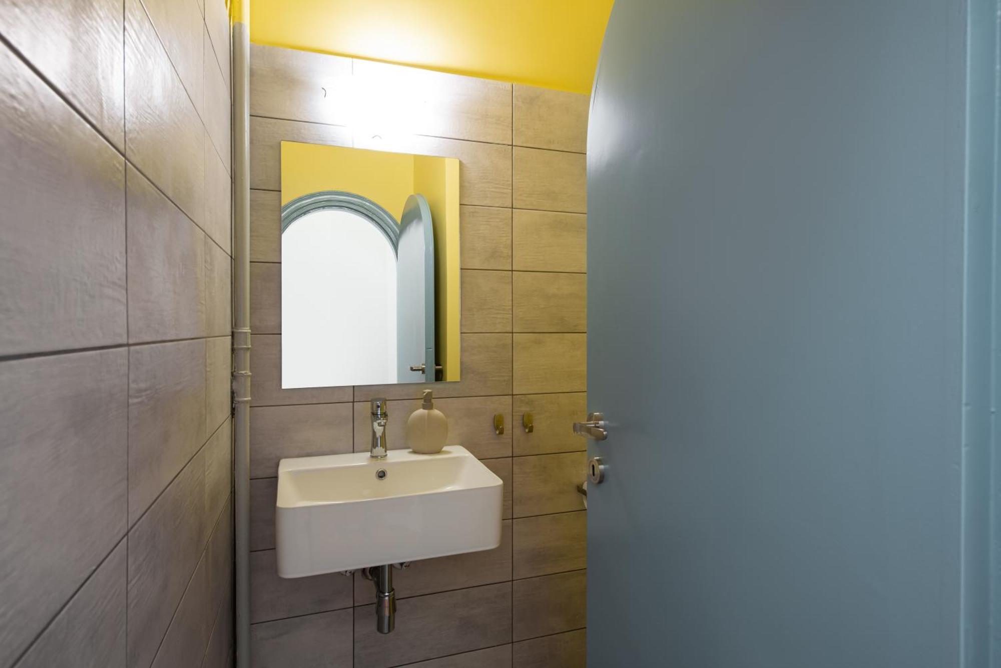 Philos At Nikis - Two Bedroom In Plaka Apartment *